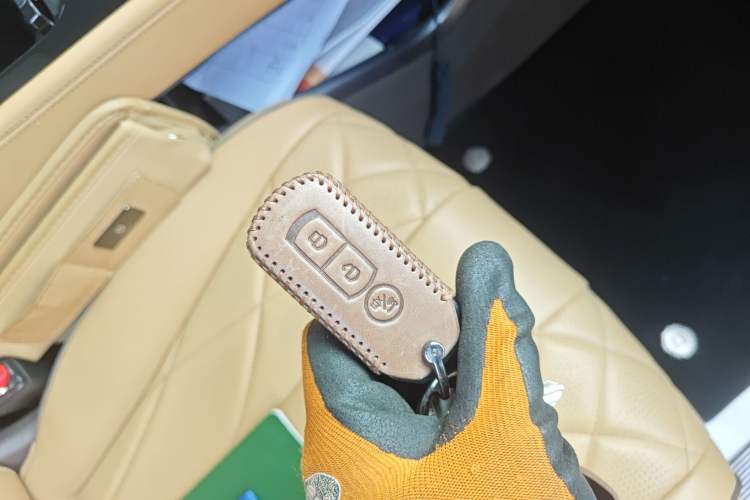 Used Denza D9 2022 DM-i 945 Luxury Model Vehicle Key