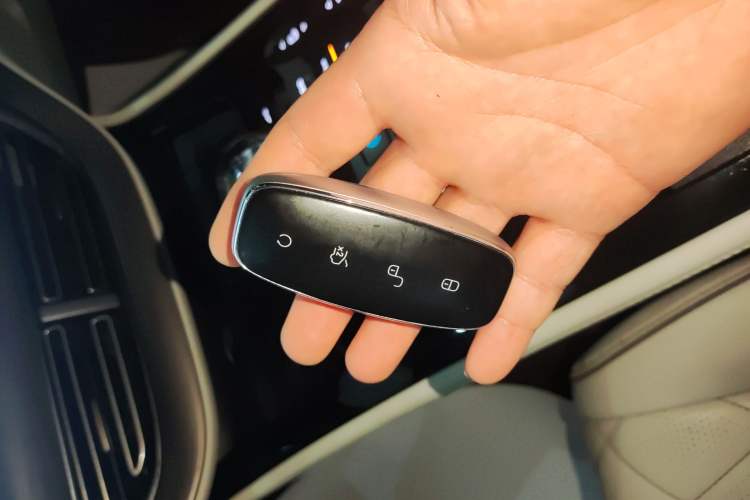 Used Denza D9 2022 DM-i 970 Four-Wheel Drive Flagship Model Vehicle Key