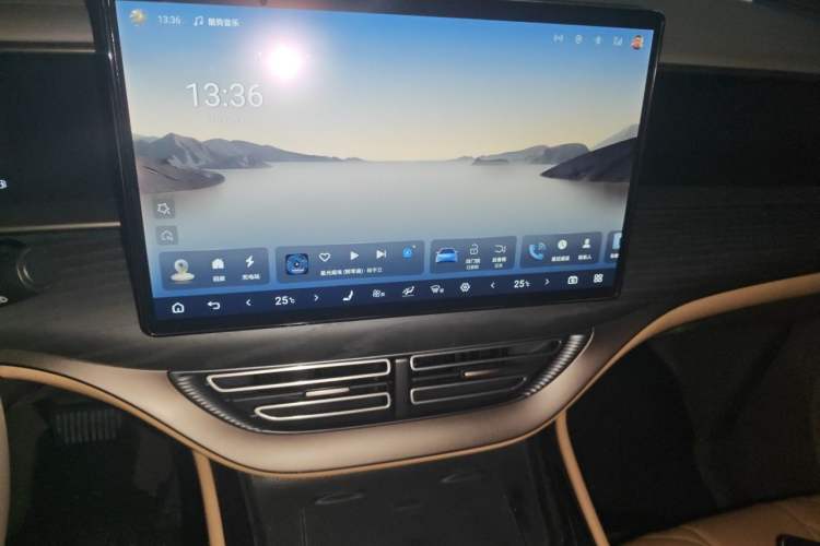 Used Denza D9 2022 DM-i 970 Four-Wheel Drive Flagship Model Audio And AC Panel