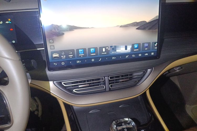 Used Denza D9 2022 DM-i 970 Four-Wheel Drive Flagship Model Audio And AC Panel