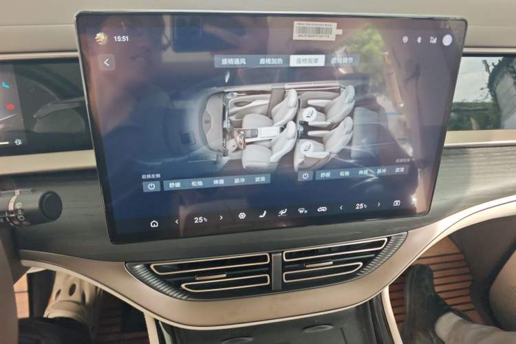 Used Denza D9 2022 DM-i 970 Four-Wheel Drive Flagship Model Audio And AC Panel