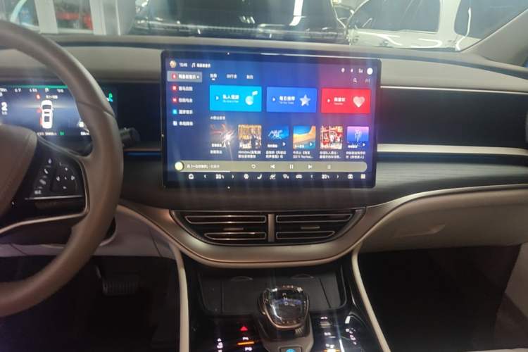 Used Denza D9 2022 DM-i 970 Four-Wheel Drive Flagship Model Audio And AC Panel