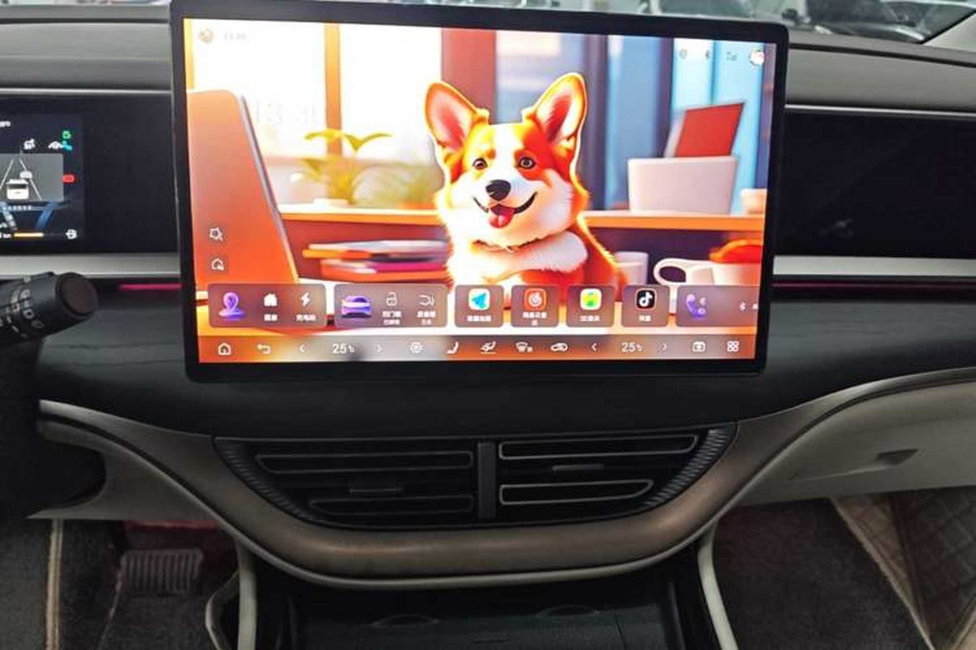 Used Denza D9 2022 DM-i 970 Four-Wheel Drive Flagship Model Audio And AC Panel