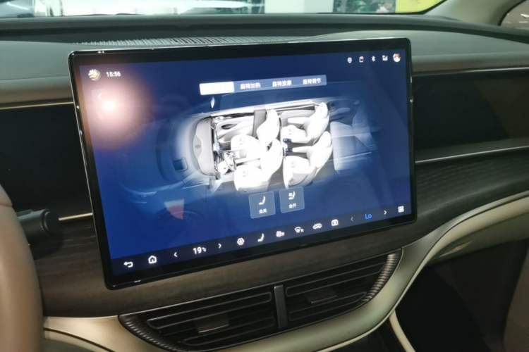 Used Denza D9 2022 DM-i 970 Four-Wheel Drive Prestige Model Audio And AC Panel