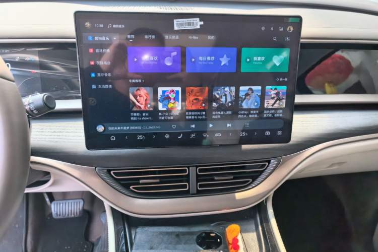 Used Denza D9 2022 DM-i 970 Four-Wheel Drive Prestige Model Audio And AC Panel