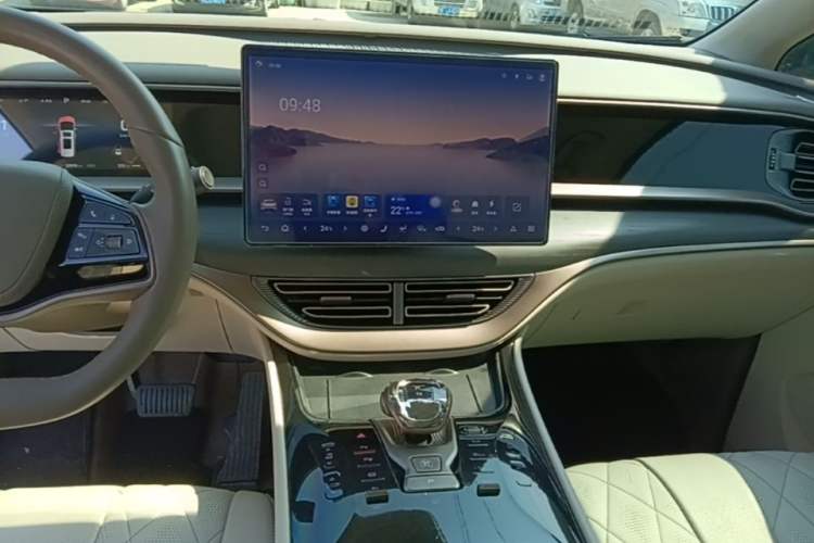 Used Denza D9 2022 DM-i 970 Four-Wheel Drive Flagship Model Audio And AC Panel