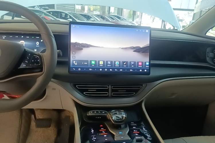 Used Denza D9 2022 DM-i 970 Four-Wheel Drive Prestige Model Audio And AC Panel