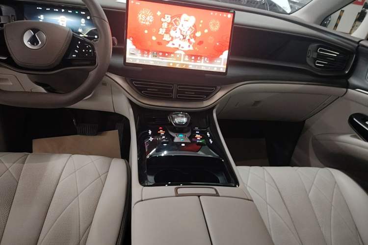 Used Denza D9 2022 DM-i 970 Four-Wheel Drive Flagship Model Audio And AC Panel
