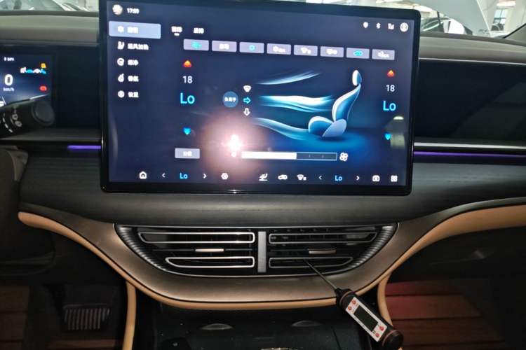 Used Denza D9 2022 DM-i 970 Four-Wheel Drive Flagship Model Audio And AC Panel
