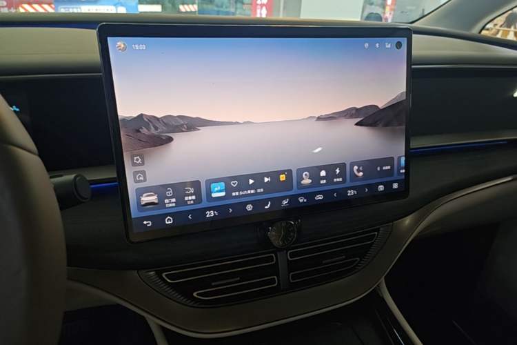 Used Denza D9 2022 DM-i 970 Four-Wheel Drive Flagship Model Audio And AC Panel