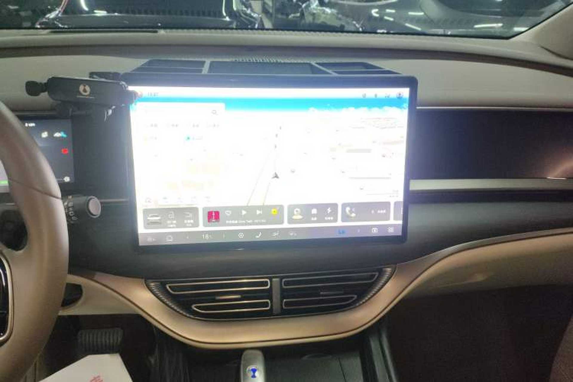 Used Denza D9 2022 DM-i 970 Four-Wheel Drive Flagship Model Audio And AC Panel