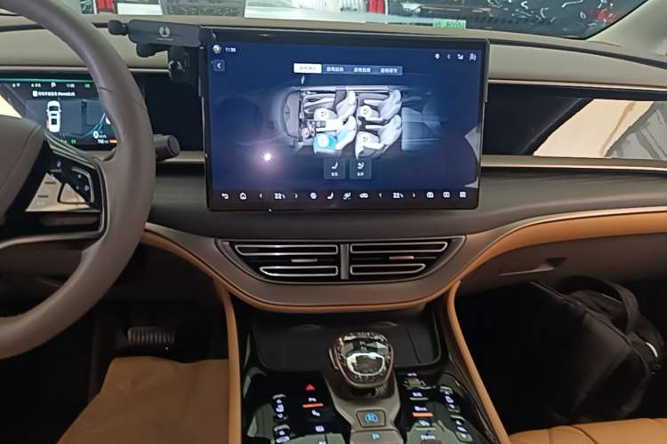 Used Denza D9 2022 DM-i 970 Four-Wheel Drive Prestige Model Audio And AC Panel