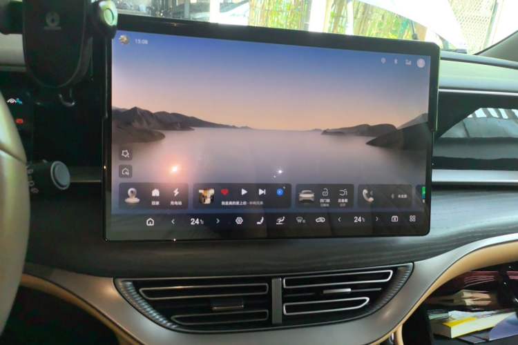 Used Denza D9 2022 DM-i 970 Four-Wheel Drive Prestige Model Audio And AC Panel