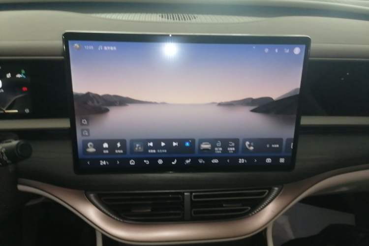 Used Denza D9 2022 DM-i 970 Four-Wheel Drive Flagship Model Audio And AC Panel