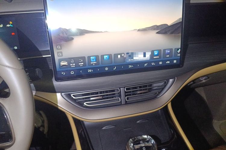 Used Denza D9 2022 DM-i 970 Four-Wheel Drive Flagship Model Audio And AC Panel