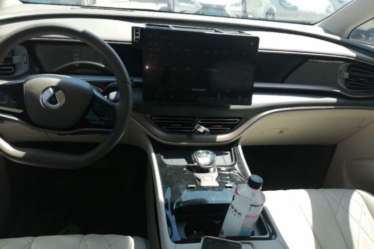 Used Denza D9 2022 DM-i 970 Four-Wheel Drive Flagship Model Audio And AC Panel
