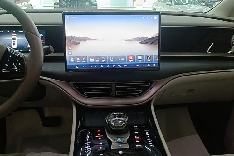 Used Denza D9 2022 DM-i 970 Four-Wheel Drive Prestige Model Audio And AC Panel