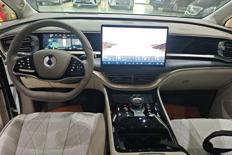 Used Denza D9 2022 EV 600 Four-Wheel Drive Flagship Model Center Console