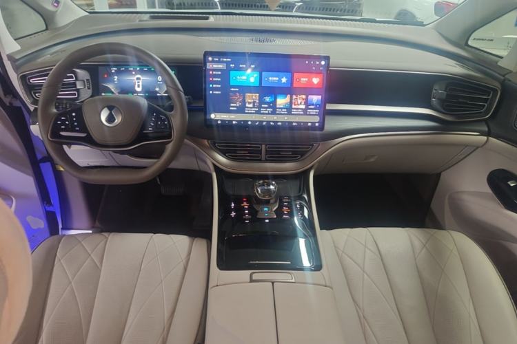 Used Denza D9 2022 DM-i 970 Four-Wheel Drive Flagship Model Center Console