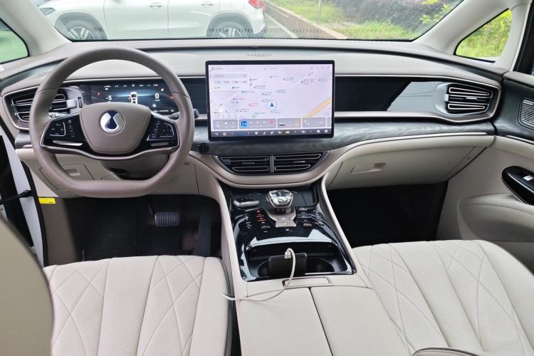 Used Denza D9 2022 DM-i 1040 Prestige Model Center Console