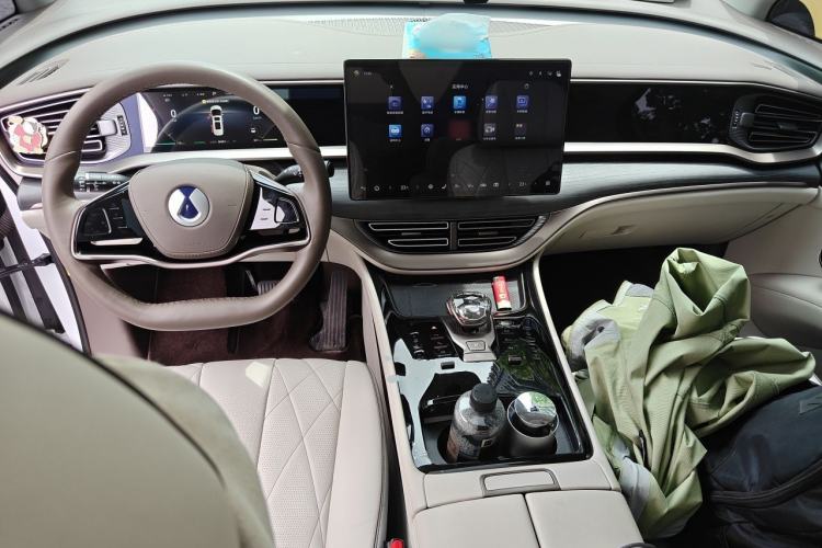 Used Denza D9 2022 DM-i 970 Four-Wheel Drive Prestige Model Center Console