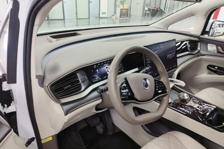 Used Denza D9 2022 DM-i 970 Four-Wheel Drive Flagship Model Center Console