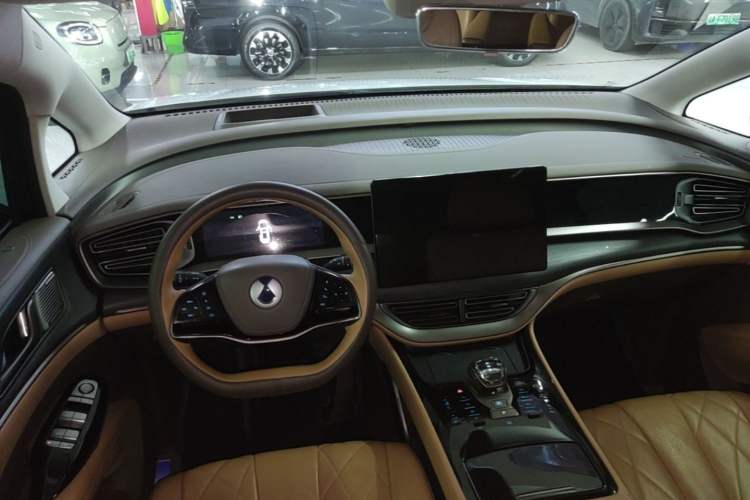 Used Denza D9 2022 DM-i 970 Four-Wheel Drive Prestige Model Center Console