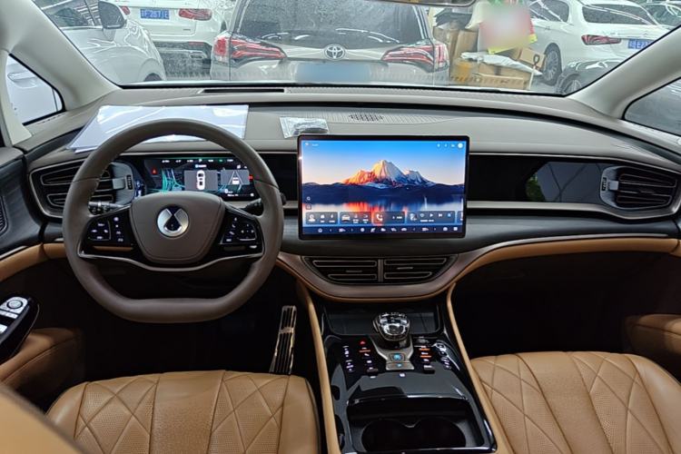 Used Denza D9 2022 DM-i 970 Four-Wheel Drive Prestige Model Center Console