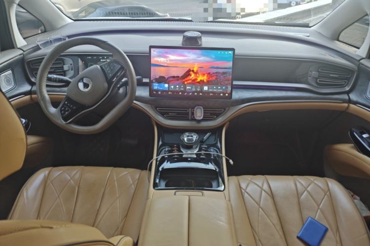 Used Denza D9 2022 DM-i 1040 Prestige Model Center Console