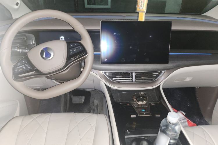 Used Denza D9 2022 DM-i 970 Four-Wheel Drive Flagship Model Center Console