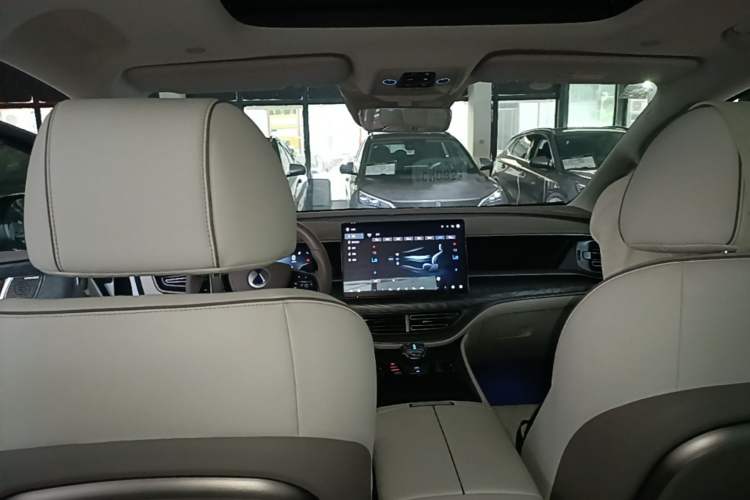 Used Denza D9 2022 EV 620 Prestige Model Center Console