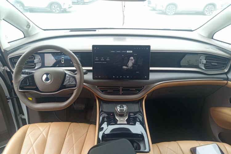 Used Denza D9 2022 DM-i 970 Four-Wheel Drive Flagship Model Center Console