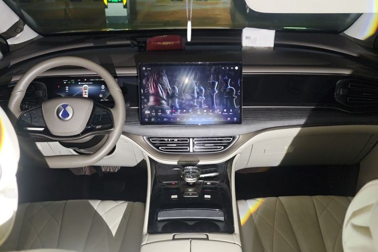 Used Denza D9 2022 DM-i 970 Four-Wheel Drive Flagship Model Center Console