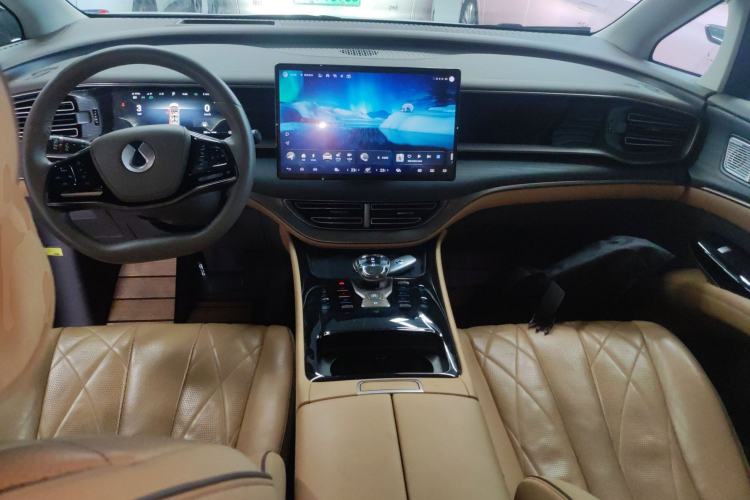 Used Denza D9 2022 DM-i 970 Four-Wheel Drive Prestige Model Center Console