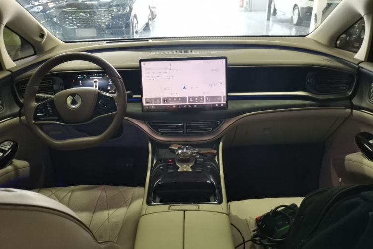 Used Denza D9 2022 DM-i 970 Four-Wheel Drive Flagship Model Center Console