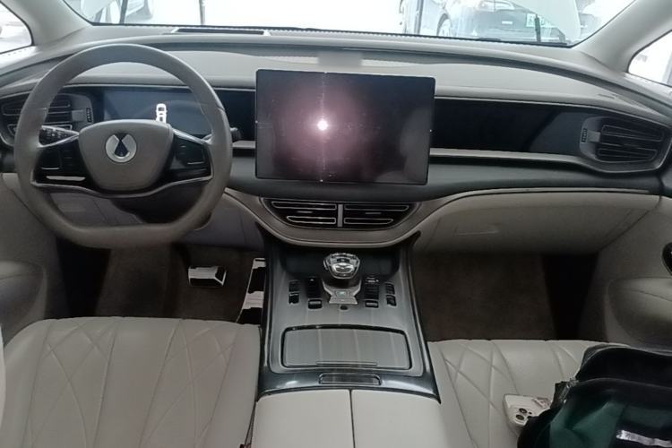 Used Denza D9 2022 DM-i 970 Four-Wheel Drive Prestige Model Center Console