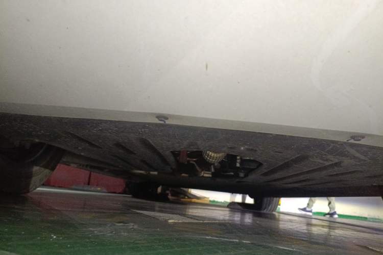 Used Denza D9 2022 DM-i 970 Four-Wheel Drive Flagship Model Chassis Front