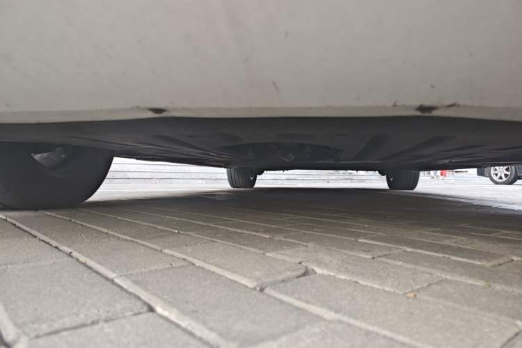 Used Denza D9 2022 DM-i 1040 Prestige Model Chassis Front