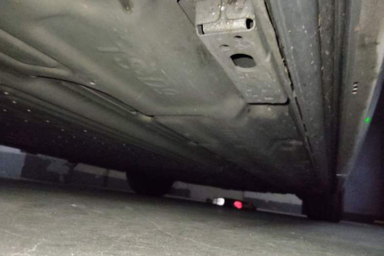 Used Denza D9 2022 DM-i 970 Four-Wheel Drive Flagship Model Chassis Front Left