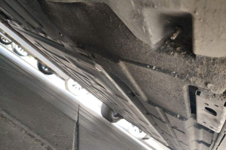 Used Denza D9 2022 DM-i 1040 Prestige Model Chassis Front Left