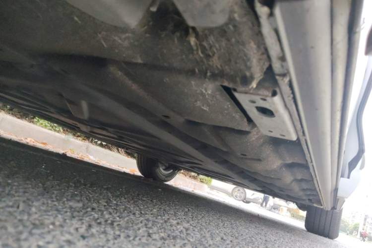 Used Denza D9 2022 DM-i 1040 Prestige Model Chassis Front Left