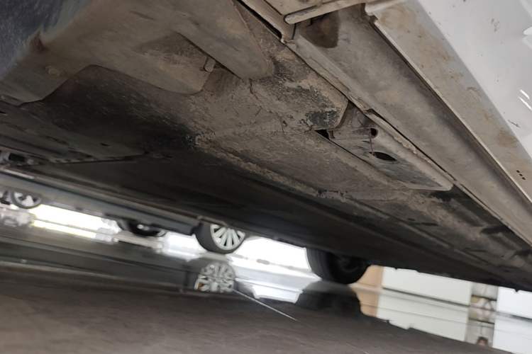 Used Denza D9 2022 DM-i 970 Four-Wheel Drive Flagship Model Chassis Front Left