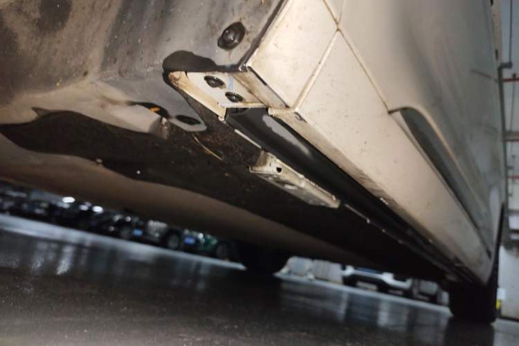 Used Denza D9 2022 DM-i 1040 Prestige Model Chassis Front Left
