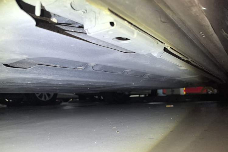 Used Denza D9 2022 DM-i 1040 Prestige Model Chassis Front Left