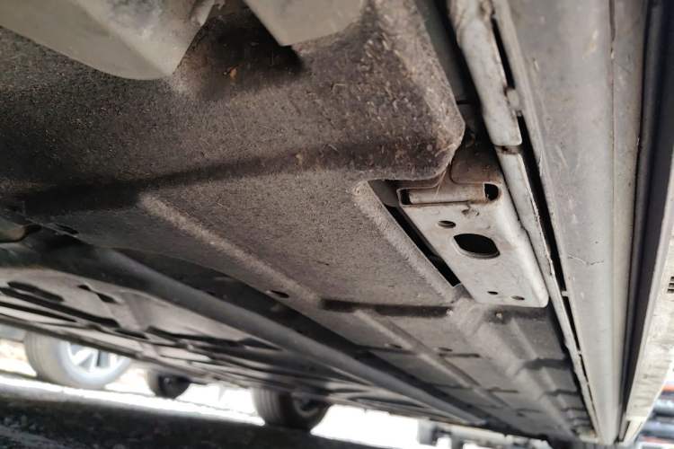Used Denza D9 2022 DM-i 970 Four-Wheel Drive Prestige Model Chassis Front Left