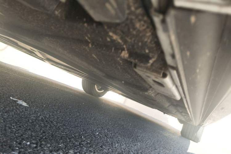 Used Denza D9 2022 DM-i 970 Four-Wheel Drive Flagship Model Chassis Front Left