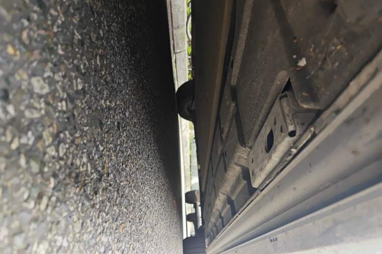 Used Denza D9 2022 DM-i 970 Four-Wheel Drive Flagship Model Chassis Front Left