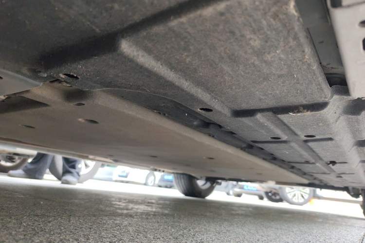 Used Denza D9 2022 DM-i 1040 Prestige Model Chassis Front Left