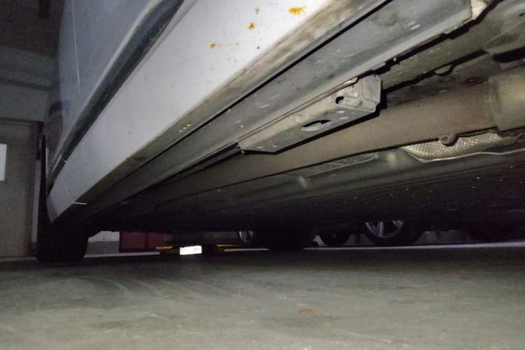 Used Denza D9 2022 DM-i 970 Four-Wheel Drive Flagship Model Chassis Front Right