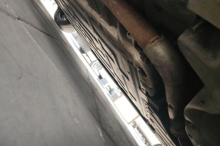 Used Denza D9 2022 DM-i 1040 Prestige Model Chassis Front Right